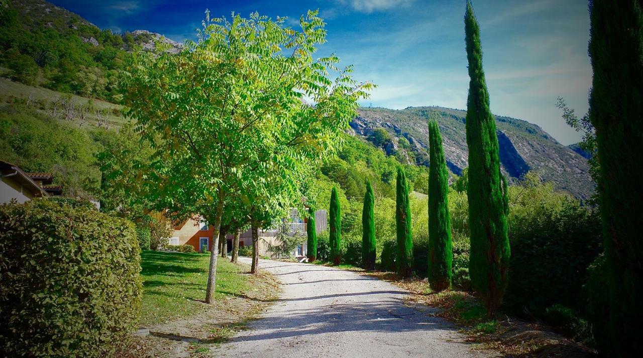 Gites Le Paradis - Superbe Vue Sur Le Vercors Dominant Le Village Pont-en-Royans Exterior photo